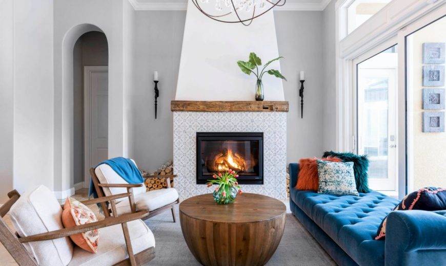 Cheerful Beach Style Living Rooms with Fireplace Perfect for the Holiday Season