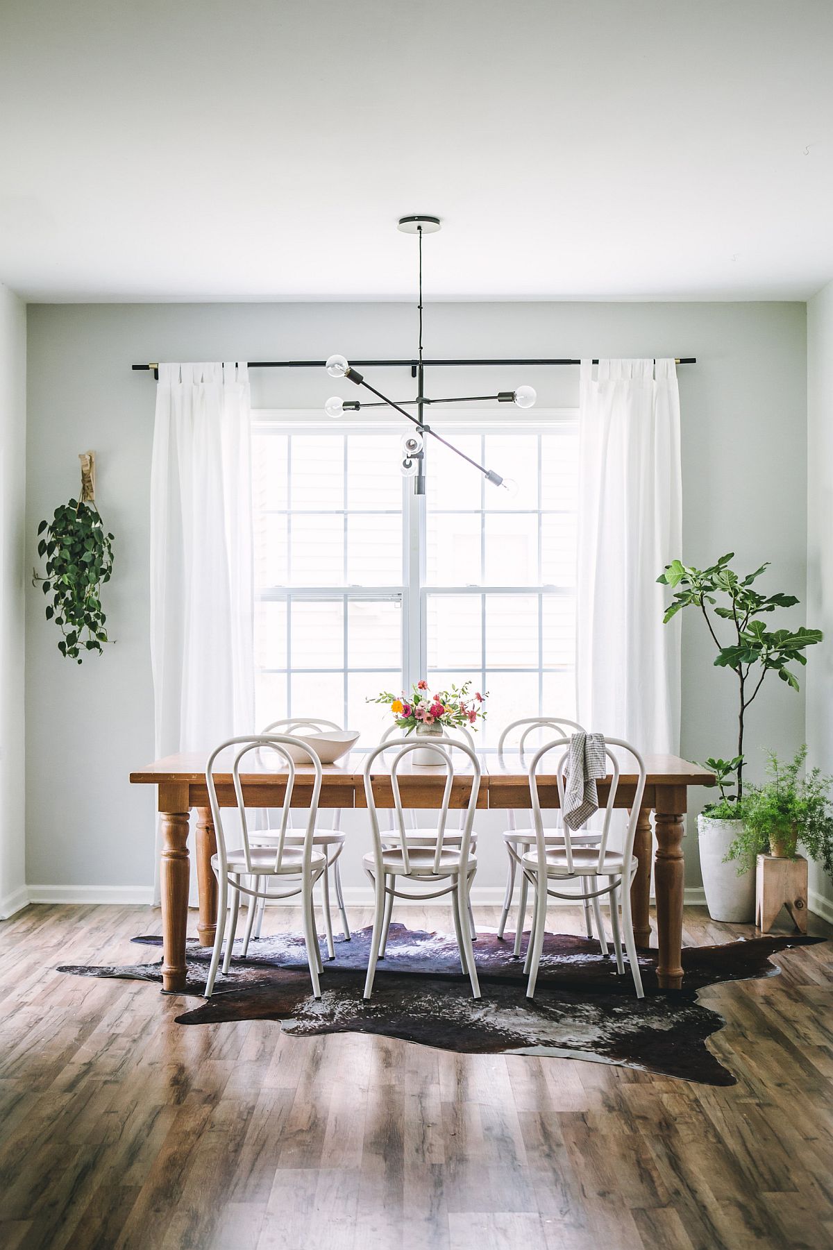 Light-gray-in-the-dining-room-is-as-effective-as-white-for-a-charming-and-stylish-backdrop-55516