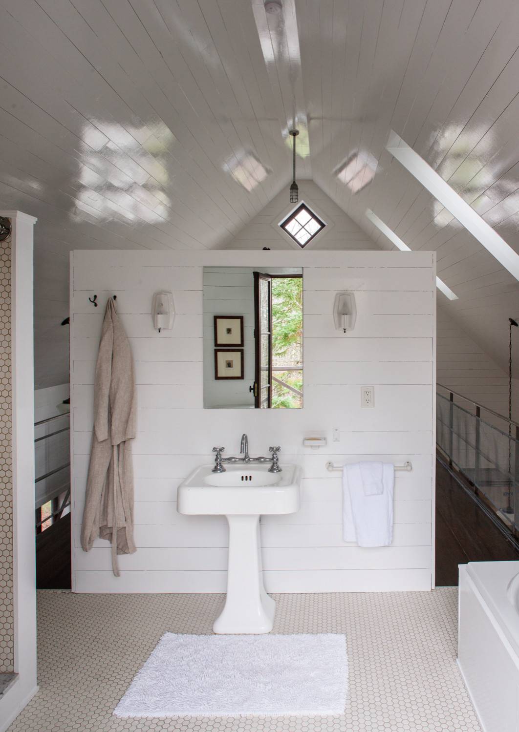 my-houzz-rustic-charm-for-a-sweet-quebec-cabin-laura-garner-img_5041f92b02850342_16-8432-1-a6a8d7e-37334