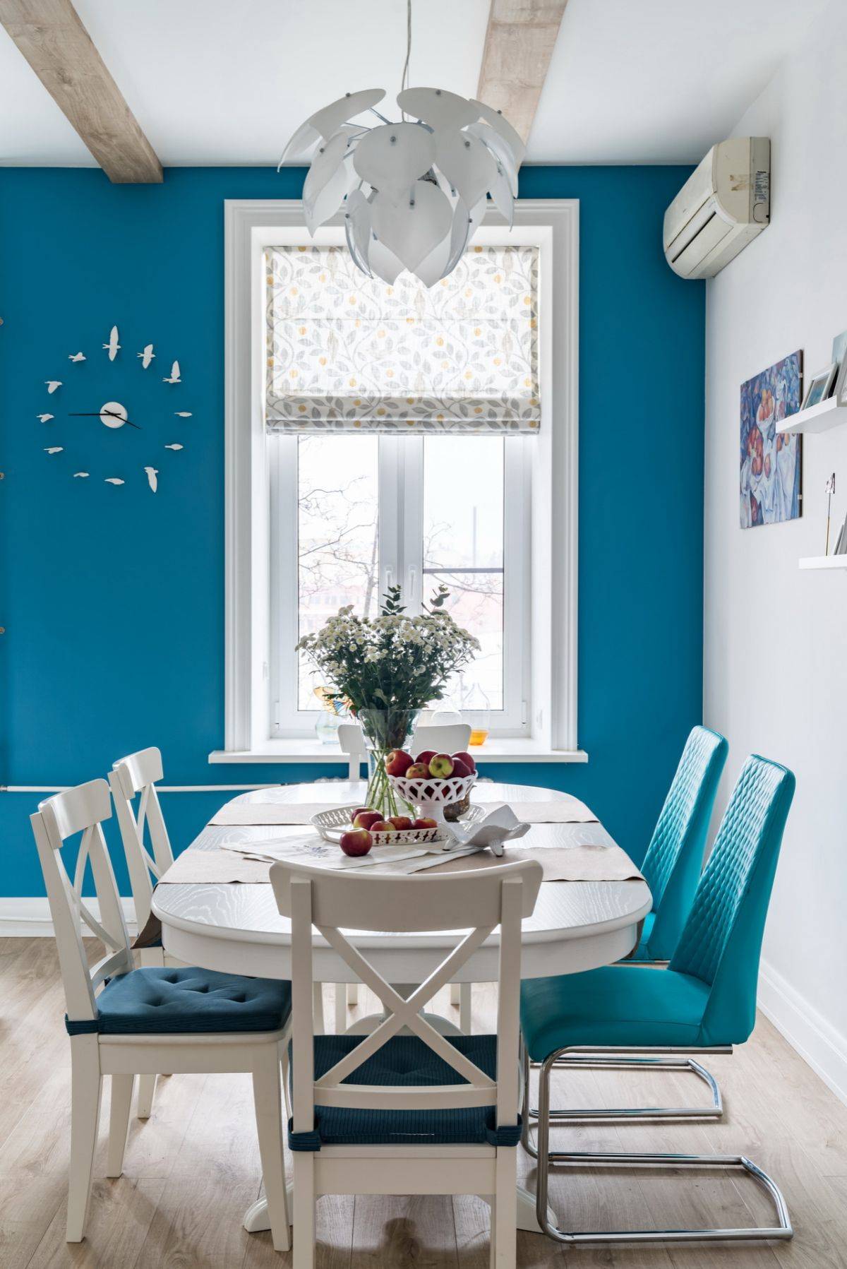 Try-out-different-dashing-shades-of-blue-in-the-modern-dining-space-82973